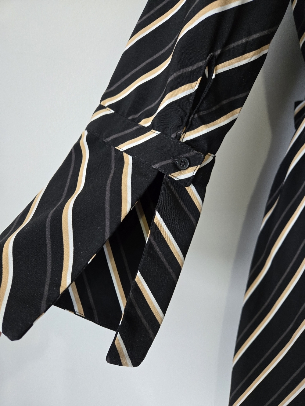 BANANA REPIBLIC FACTORY Striped Tie-Waist Shirt Dress in Black and Cream. Size 4 - Picture 8 of 13